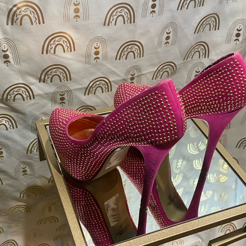 Elegant Pink Suede Heels with Stiletto Design - Picture 6 of 7